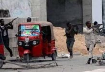 Ciidamo ka tirsan dowlada oo askari NISA ku toogtay Muqdisho.