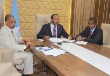 Guddoomiyaha gobolka Banaadir iyo wasiir Beeyle oo saxiixay heshiis ku kacaayo 112 Milyan .