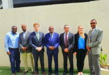 Wasiirka Ganacsiga Soomaaliya oo la kulmay Madax ka socotay Bankiga Aduunka(Sawiro).