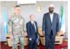 Safiirka Mareykanka ee Soomaaliya iyo Taliyaha hawlgalka AFRICOM oo kulan la qaatay Axmed Madoobe
