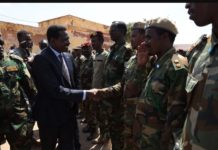 Madaxweyne Qoor Qoor oo tagay xeryo ciidan oo kuyaala Dhuusomareeb (Daawo Sawirada)