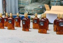 Laamaha Amniga oo Dekadda Muqdisho ku qabtay Khamri farabadan