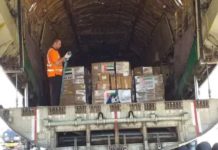 Imaaradka oo deeqda Caafimaad ugu deeqay Soomaaliya