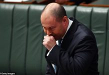 Australia:-Wasiirka maaliyadda ee dowlada Australia Qufac ku sooboday dartiis looga baaray Covid-19 !! (Sawirro)