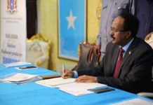 Madaxweyne Farmaajo oo saxiixay sharciga Hay,adda Duulista Rayidka