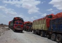 Gaadiid Xamuul sida oo ku xaniban duleedka Koofureed ee Magaalada Gaalkacyo+sawiro