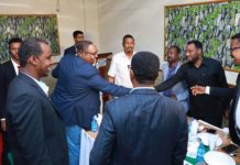 Deni oo la kulmay xubnaha Puntland ku metela dowladda (SAWIRRO)