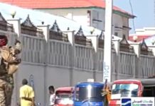 Qaar katirsan Ciidan NISA oo ka cabanaya mushaar la’aan ayaa xiray waddo gasha Villa Somalia