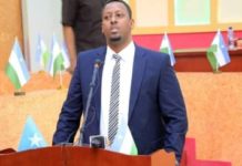 Xildhibaan ka Tirsan baarlamaanka Puntland oo Naqdiyay Su,aal la weydiiyay Madaxweyne Farmaajo