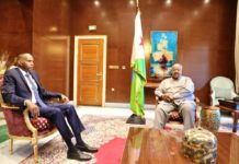 Madaxweyne Ismaaciil Cumar Geele oo qasriga Madaxtooyada Jabuuti ku qaabilay Ra’iisalwasaarahii hore Soomaaliya Xasan Cali Kheyre.