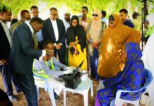 Dawlada Federaalka Soomaaliya oo dhaqaale  gaarsiineysa Qoysaska uu Ayaxa ka baabi’iyay galagyada Beerahooda