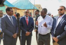 Rooble oo ku deeqay lacag gaareysa 200 kun oo doolar dhismaha wadada laamiga ah ee Cadaado