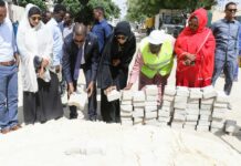 Gudoomiye Cumar Filish oo Dhagax dhigay wado isku xirtay Furayaasha iyo Suuqa Xararyaale