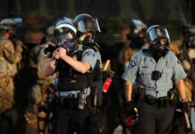 Mareeykanka oo ay ka bilawdeen Banaanbaxyo loog soo horjeedo wil Soomali ah oo dhawaan booliku ku toogtay Minneapolis.