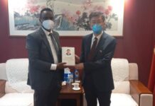 Wasiiru Dawlaha Wasaarada Dhalinyarada iyo Sportiga oo kula kulmay Muqdisho Safiirka Shiinaha ee Soomaaliya