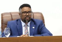 Dad badan oo la yaab ay ku noqotay ka dib markii maanta Gudoomiyaha Golaha shacabka xarunta Golaha shacabka ka saaray Xubno ka Tirsan Aqalka sare