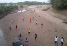 Dadka ku nool Hareeraha Wabiga Shabeele oo ka cabanaya biyo yari