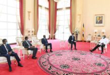 Madaxweynaha Dalka Uganda oo Warqadaha Aqoonsiga ka gudoomay Safiirka Soomaaliya ee Dalkaasi