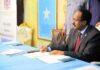 Farmaajo oo saxiixay Sharciga muddo kordhinta ee Baarlamaanka ansixiyeen