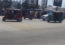 Waalidiin Carruur ay dhaleen dowladda ka geeysay Ereteriya oo banaanbax dhigay