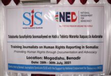 Ururka Suxufiyiinta Soomaaliyeed oo muqdisho wariyaal ugu furay tababarkii ugu horreeyay ee noociisa ah ee ku saabsan xuquuqda aadanaha oo ka dhaca gudaha Soomaaliya. {SAWIRO}}