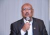 Feysal Cali Waraabe oo sheegay in Sharci laga soo saarayo qofkii lagu arko in uu sito calanka Somalia
