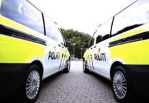 Dhalinyaro gacanta ula tagay askar boolis ah.