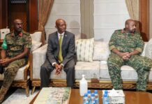 Wiil uu dhalay Madsxweynaha Ugandha oo fariin hanjabaad ah gaarsiiyay Farmaajo iyo Rooble.