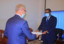 Safiirka Sweden ee Soomaaliya oo warqadaha Aqoonsiga laga gudoomay