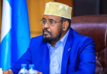 XOG: Axmed Madoobe oo gorgortan kula jira Deni oo ah musharax qarsoon.