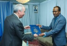 Safiirka Mareykanka Ee Soomaaliya Oo Maanta Warqadaha Aqoonsiga Laga Guddoomay