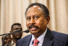 Ra’iisul Wasaaraha Suudaan Abdalla Hamdok oo is casilay.